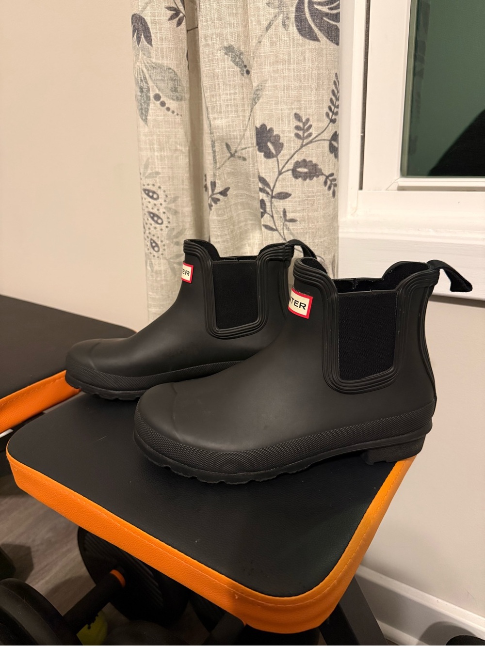 Hunter Women’s Black Chelsea Rain Booties - Picture 3 of 9